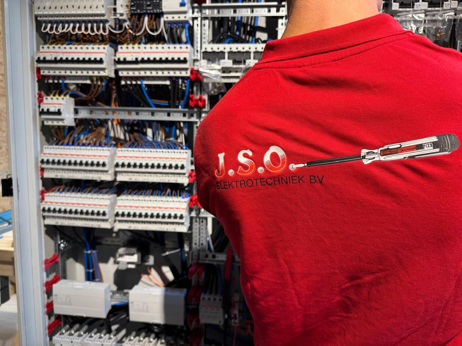 Onderhoud aan een elektrische verdeelinrichting op een zorglocatie